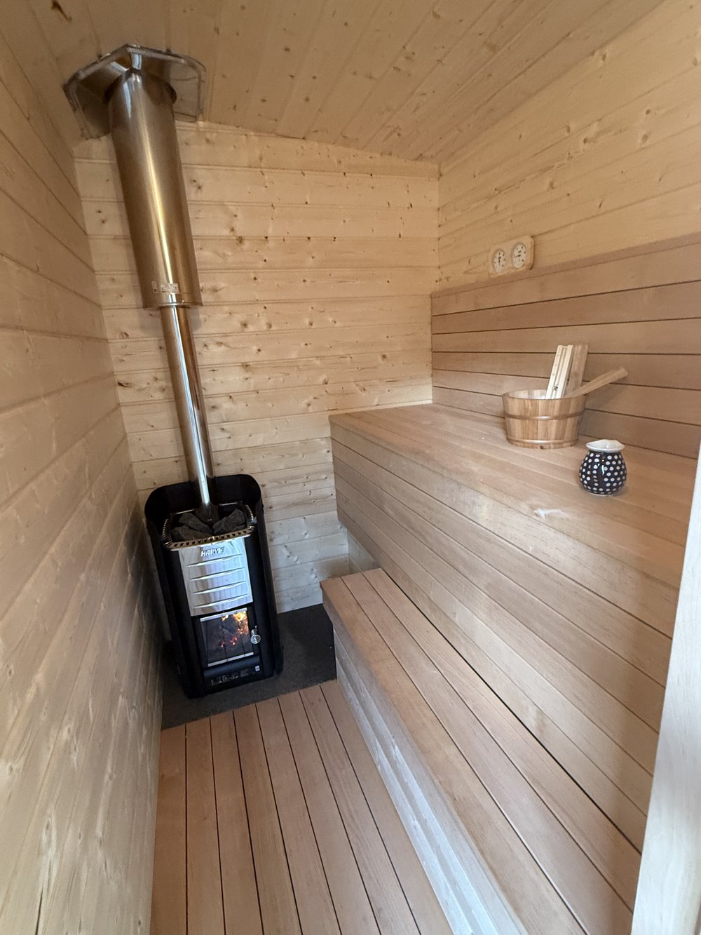 Sauna drewniana ogrodowa wykonana na wymiar z naturalnych materiałów